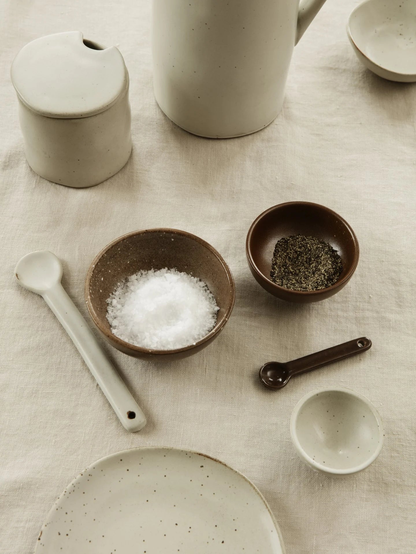 Flow Jar with Spoon (Off-White Speckle)