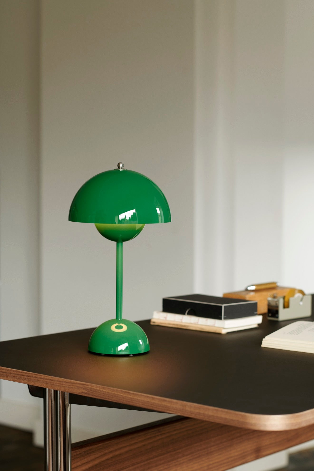 Flowerpot VP9 Verner Panton 1968 (Signal Green)