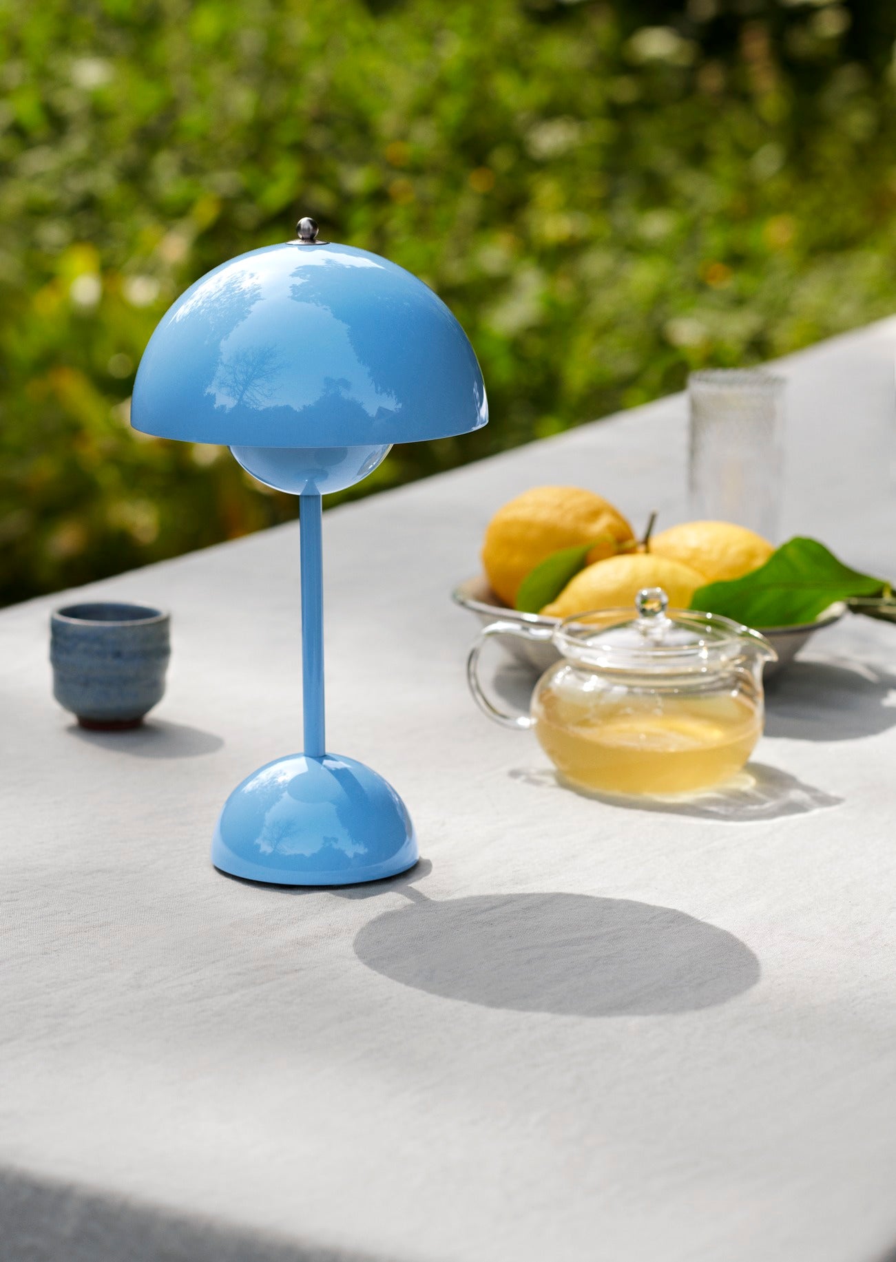 Flowerpot VP9 Portable Table (Swim Blue)
