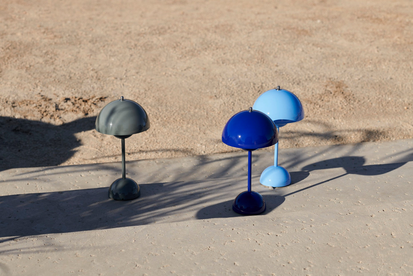 Flowerpot VP9 Portable Table (Swim Blue)