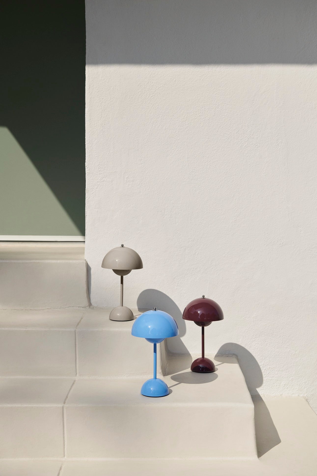 Flowerpot VP9 Portable Table (Swim Blue)
