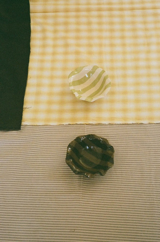 Ruffle Bowl Stripe Apple