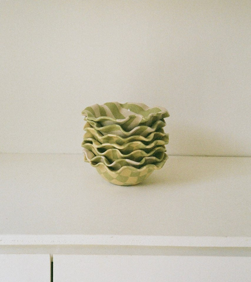 Ruffle Bowl Stripe Apple