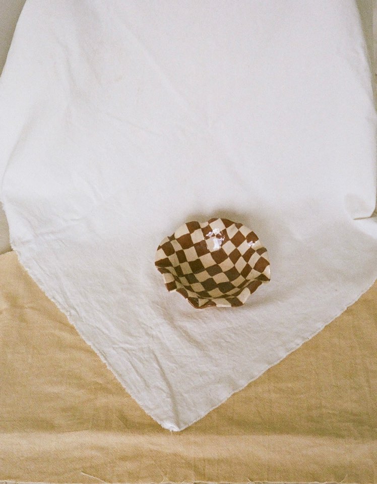 Ruffle Bowl Check Pecan