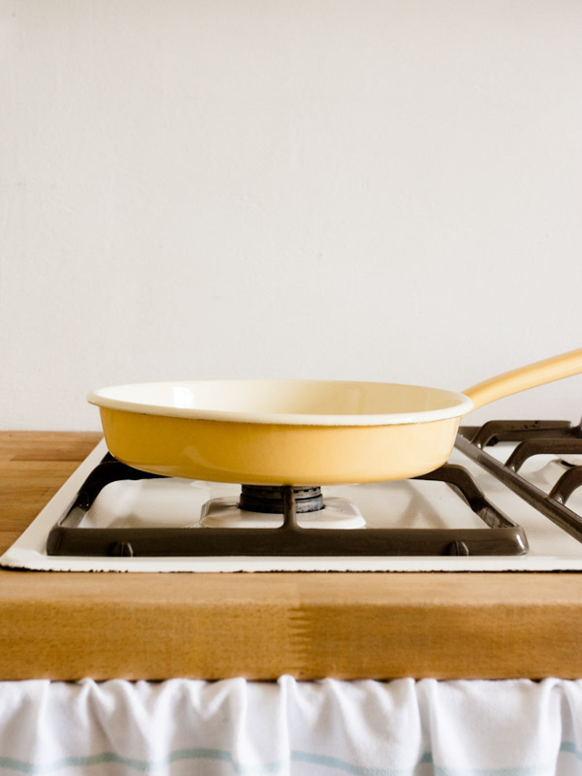 Omelette Pan Golden Yellow 22cm