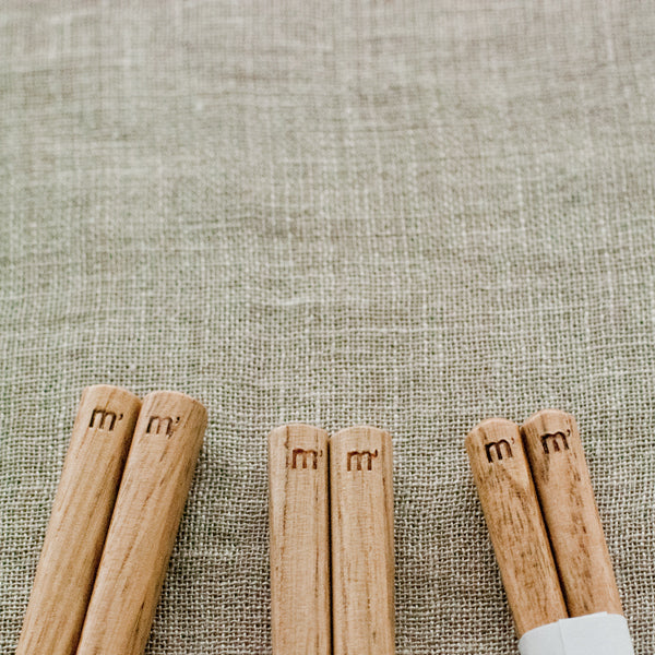 A close up shot of the detail of Studio M' logo at the end of the Studio M' Gros Chestnut Chopsticks 23cm.