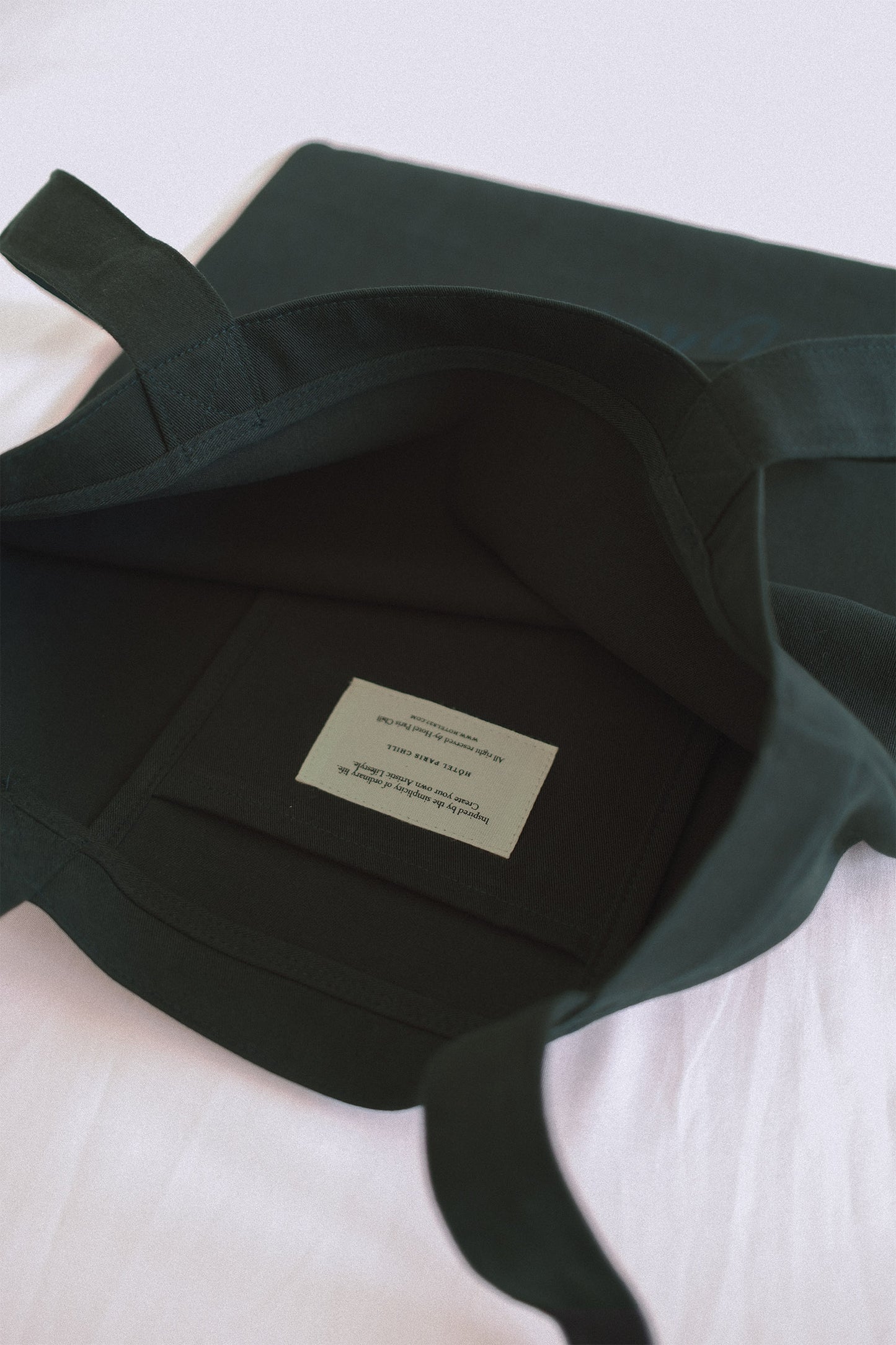 Poétique Shoulder Bag (Black Leaf)