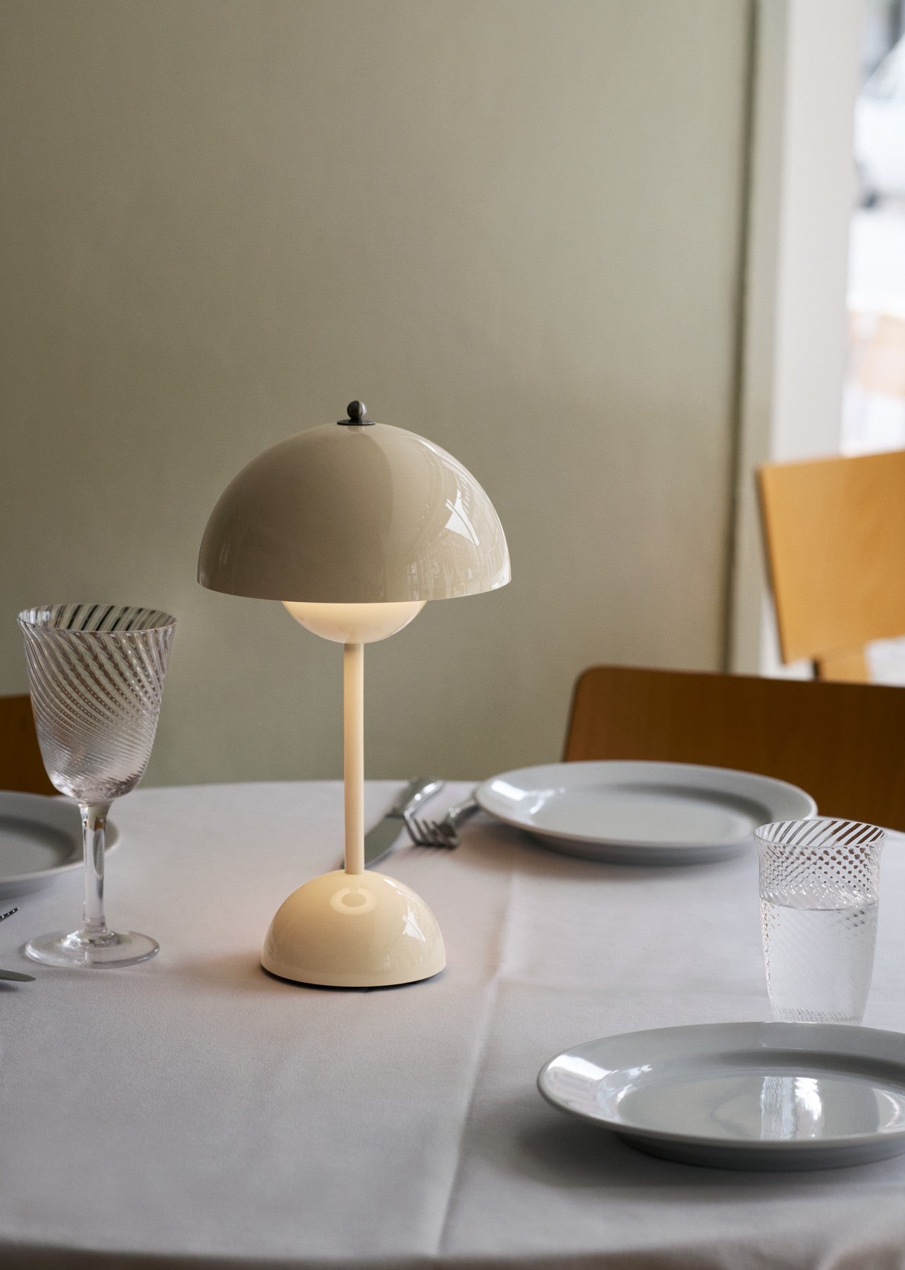 Verner Panton Flowerpot VP9 Portable Table Lamp