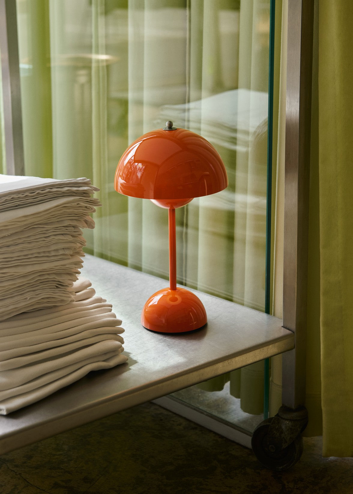Verner Panton Flowerpot VP9 Portable Table Lamp