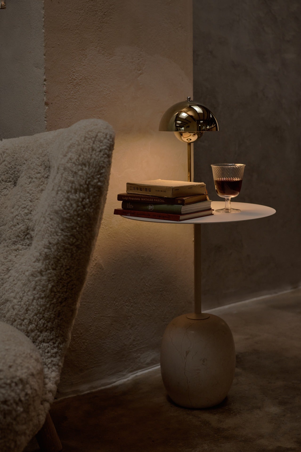 Verner Panton Flowerpot VP9 Portable Table Lamp (Brass-Plated)