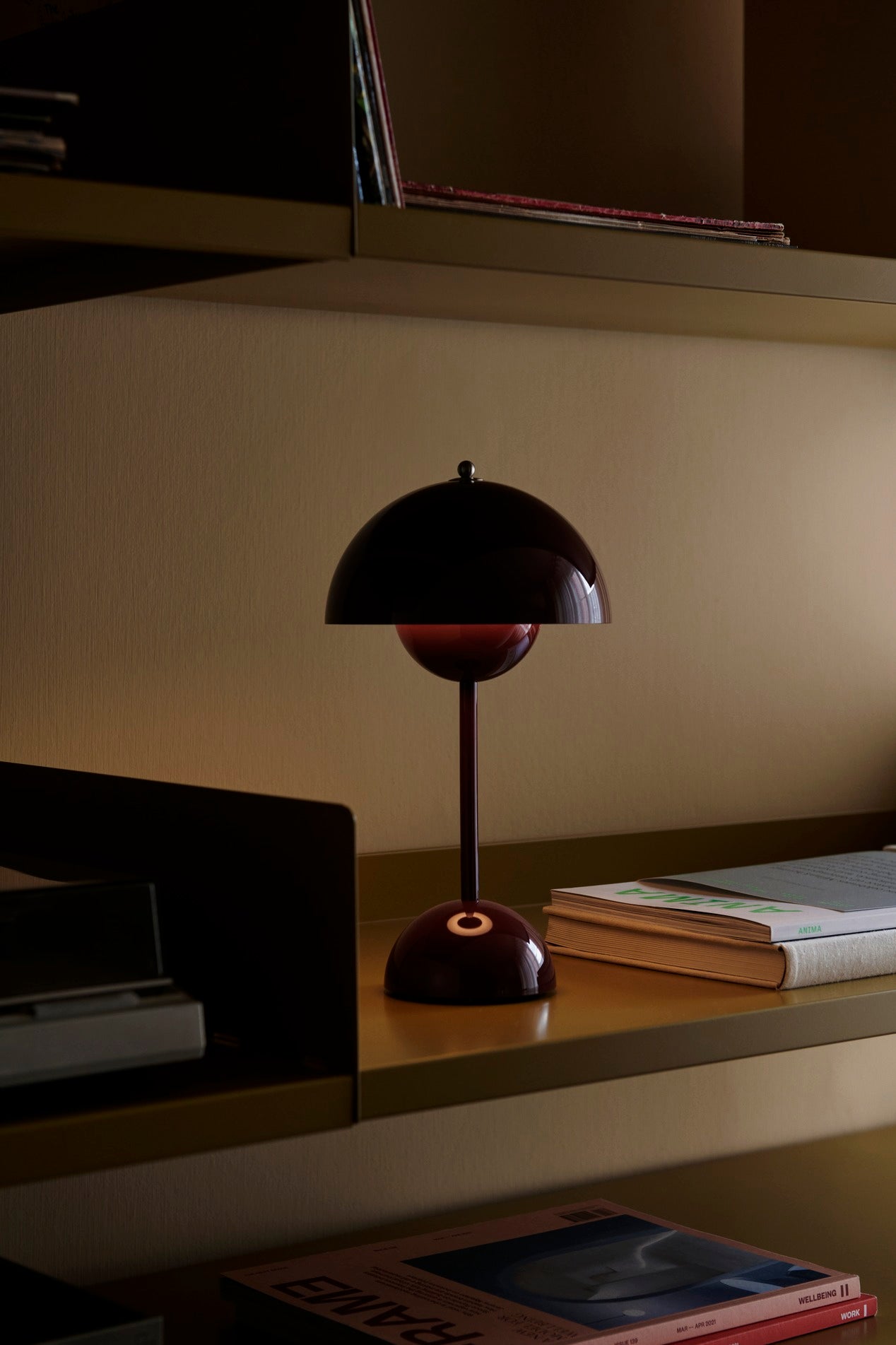 Verner Panton Flowerpot VP9 Portable Table Lamp (Dark Plum)