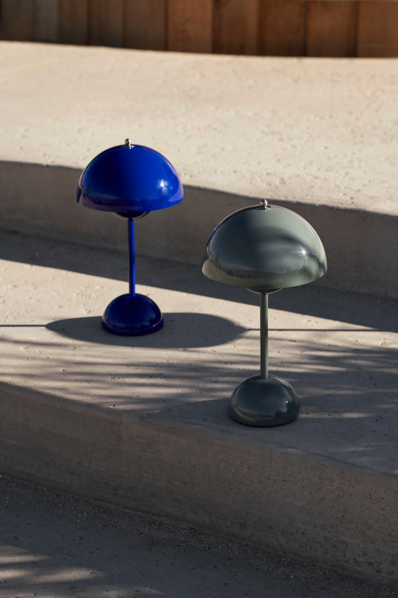 Verner Panton Flowerpot VP9 Portable Table Lamp (Cobalt Blue)
