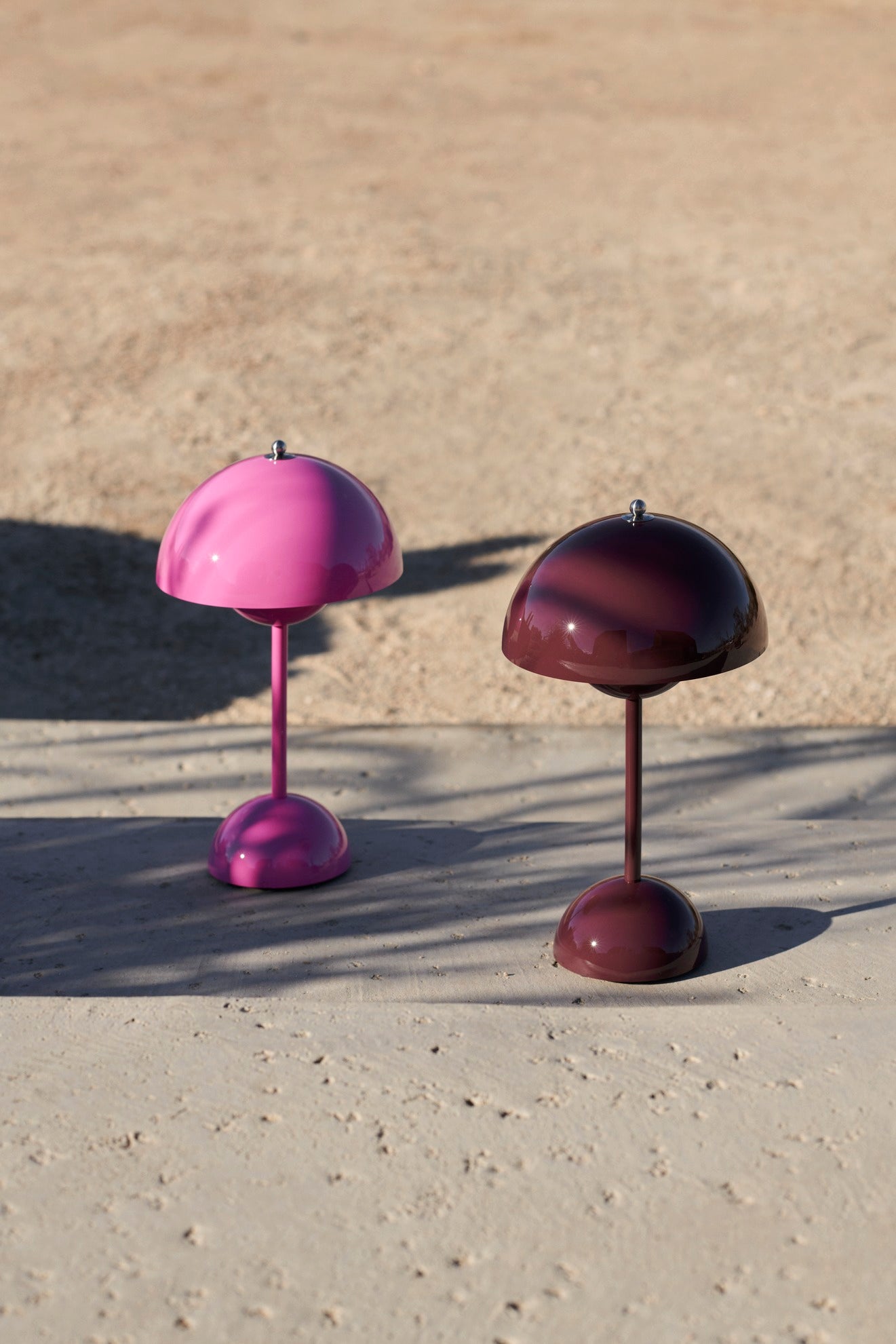 Verner Panton Flowerpot VP9 Portable Table Lamp (Dark Plum)