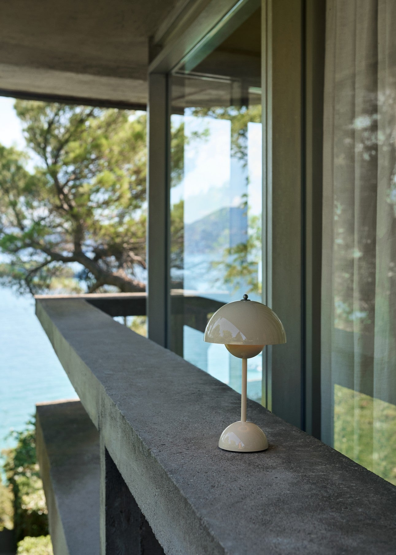 Verner Panton Flowerpot VP9 Portable Table Lamp