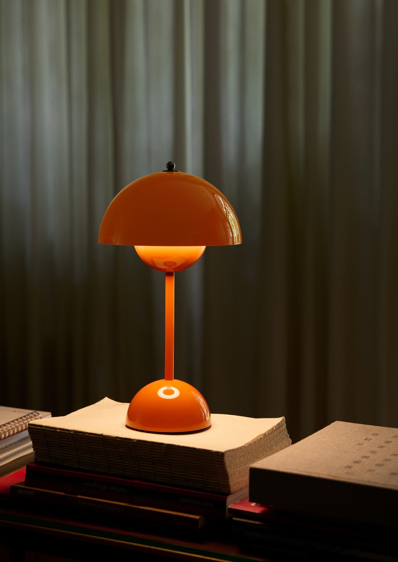 Verner Panton Flowerpot VP9 Portable Table Lamp