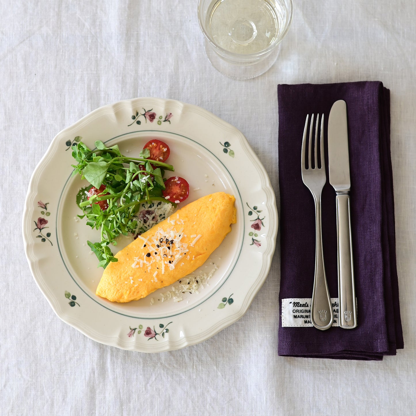 Studio M' Rosier Plate 24cm in a warm, subtle beige glaze, perfect for main.