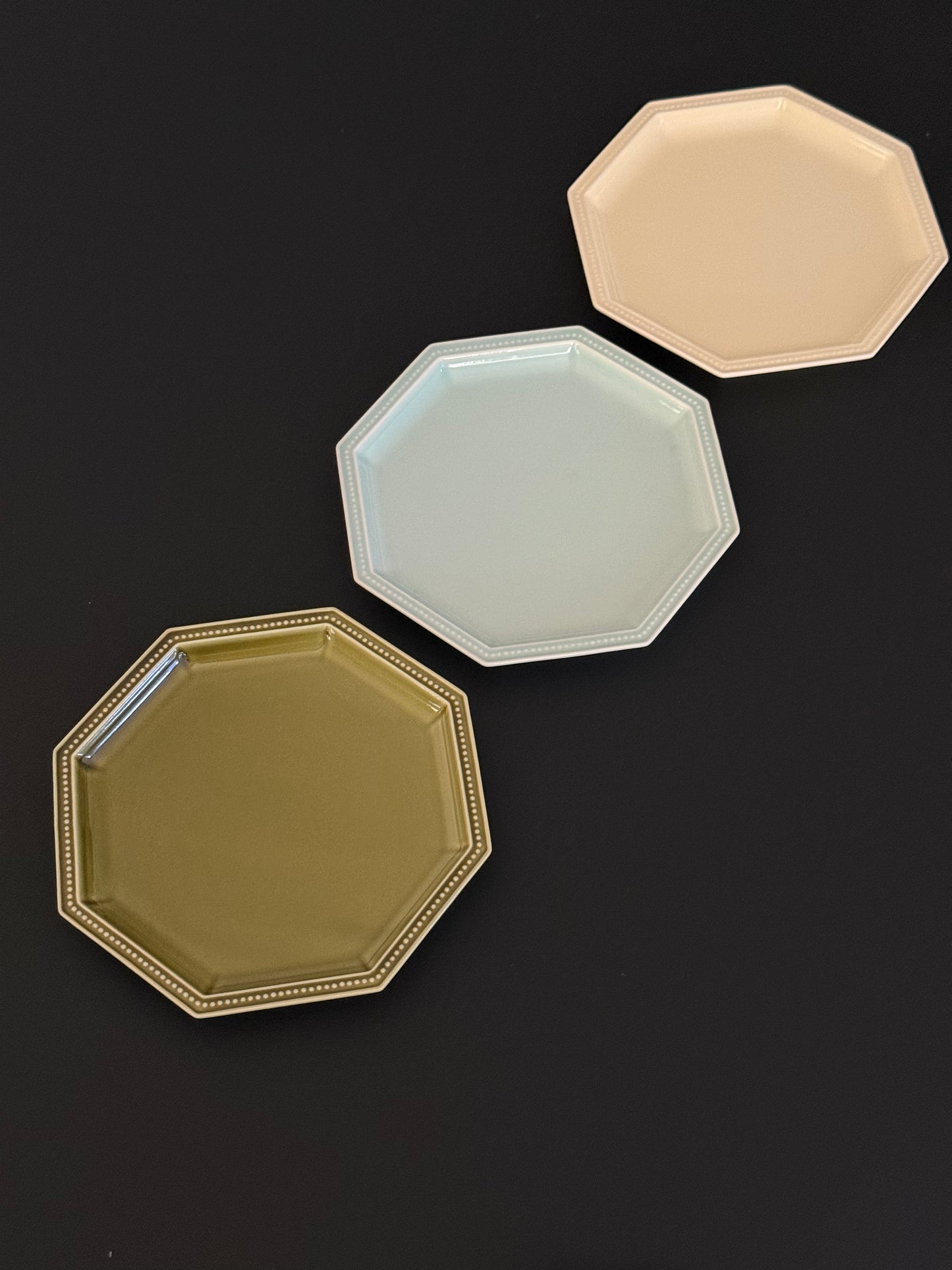 Gatis Plate (Cream)