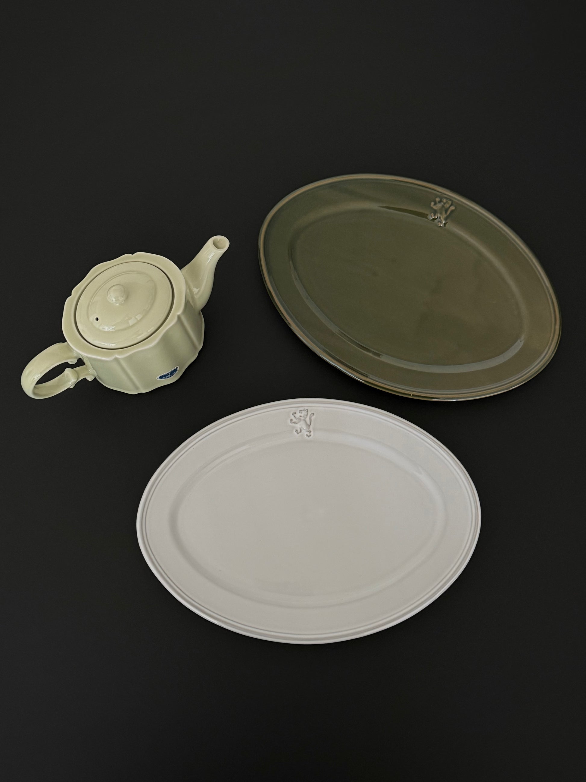 An aerial shot of Studio M' Pungency Teapot paired with Studio M' Malta Oval Plates.
