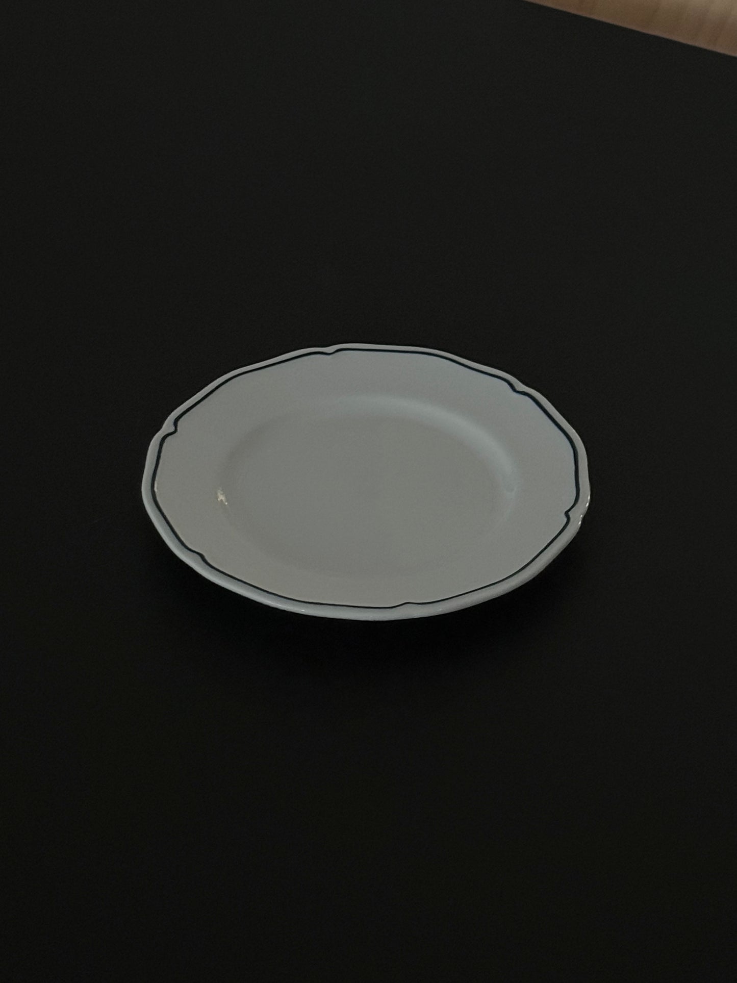 Tuxton Charleston oval serving platter in American White with embossed scalloped edges.