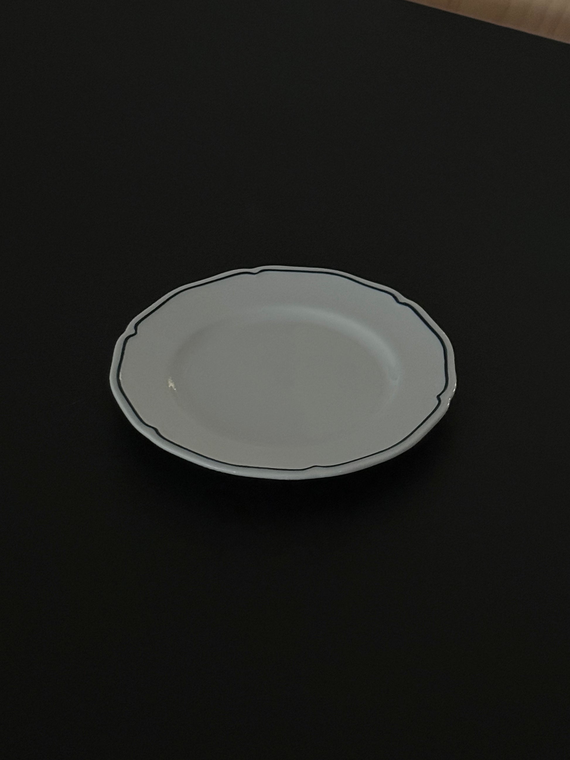 Tuxton Charleston oval serving platter in American White with embossed scalloped edges.