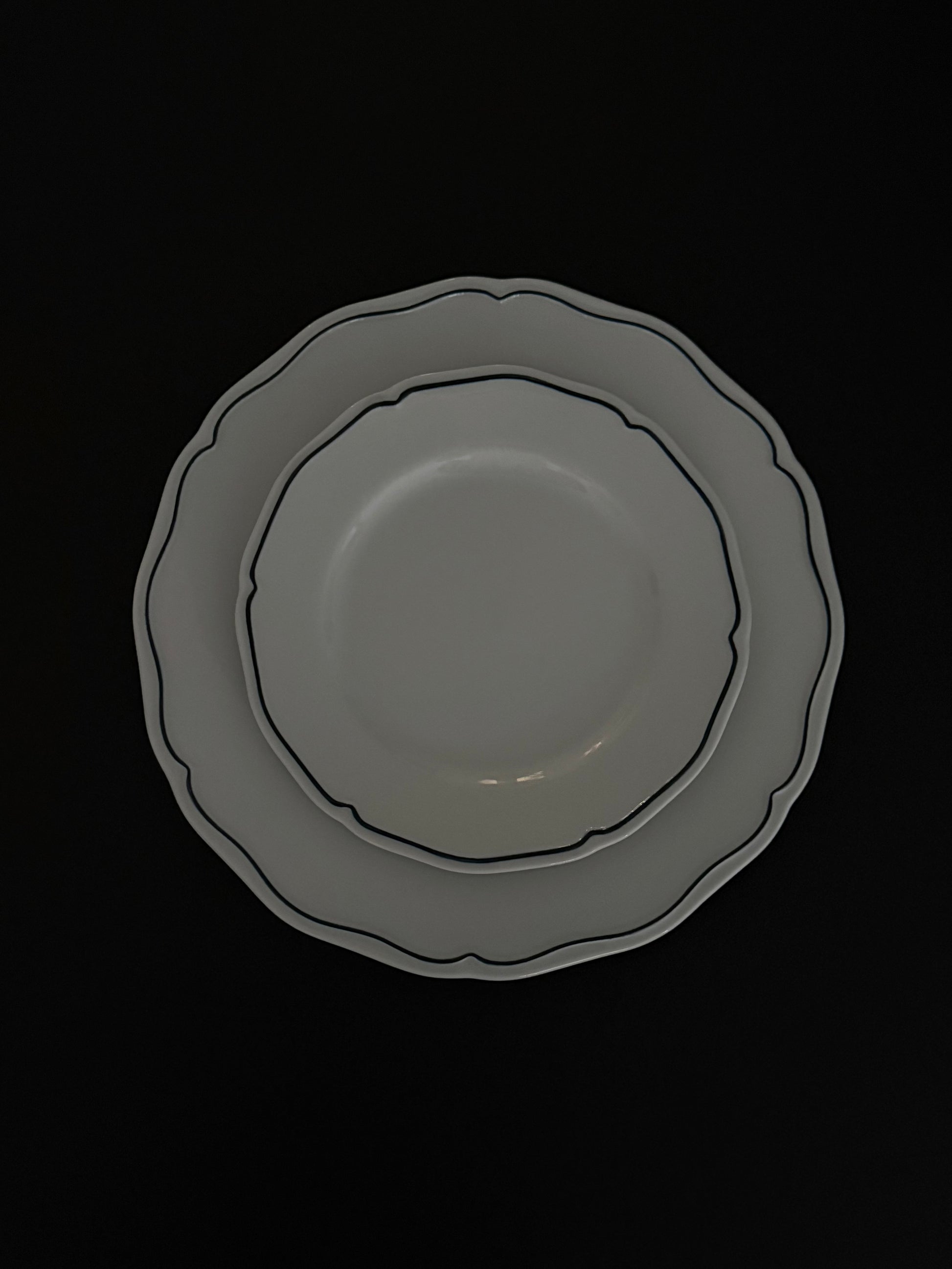 Tuxton Charleston round dinner plate in American White with embossed scalloped edges, available in two sizes. 