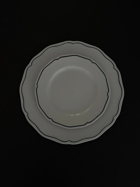 Tuxton Charleston round dinner plate in American White with embossed scalloped edges, available in two sizes. 