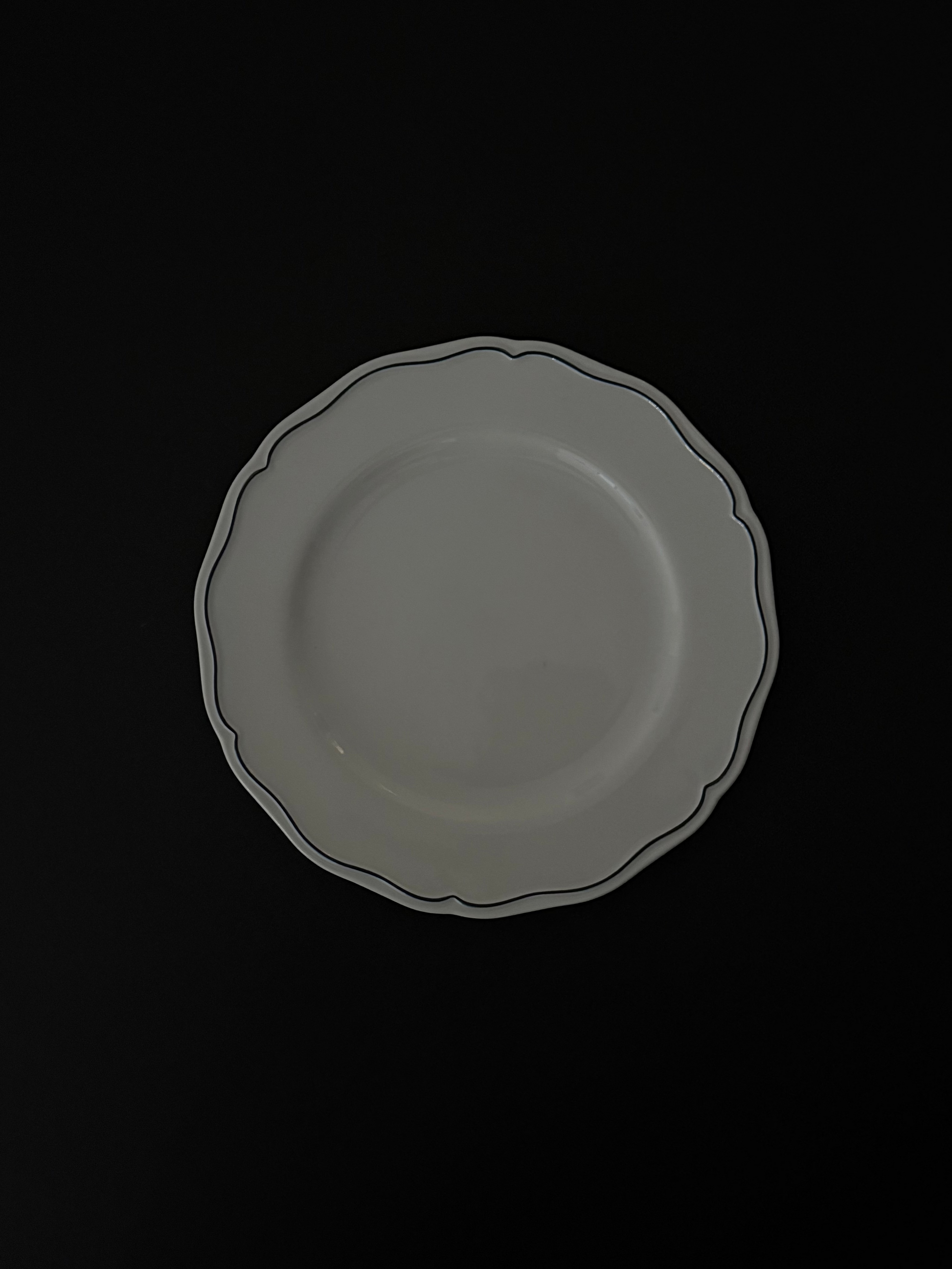 Tuxton Charleston round dinner plate in American White with embossed scalloped edges.