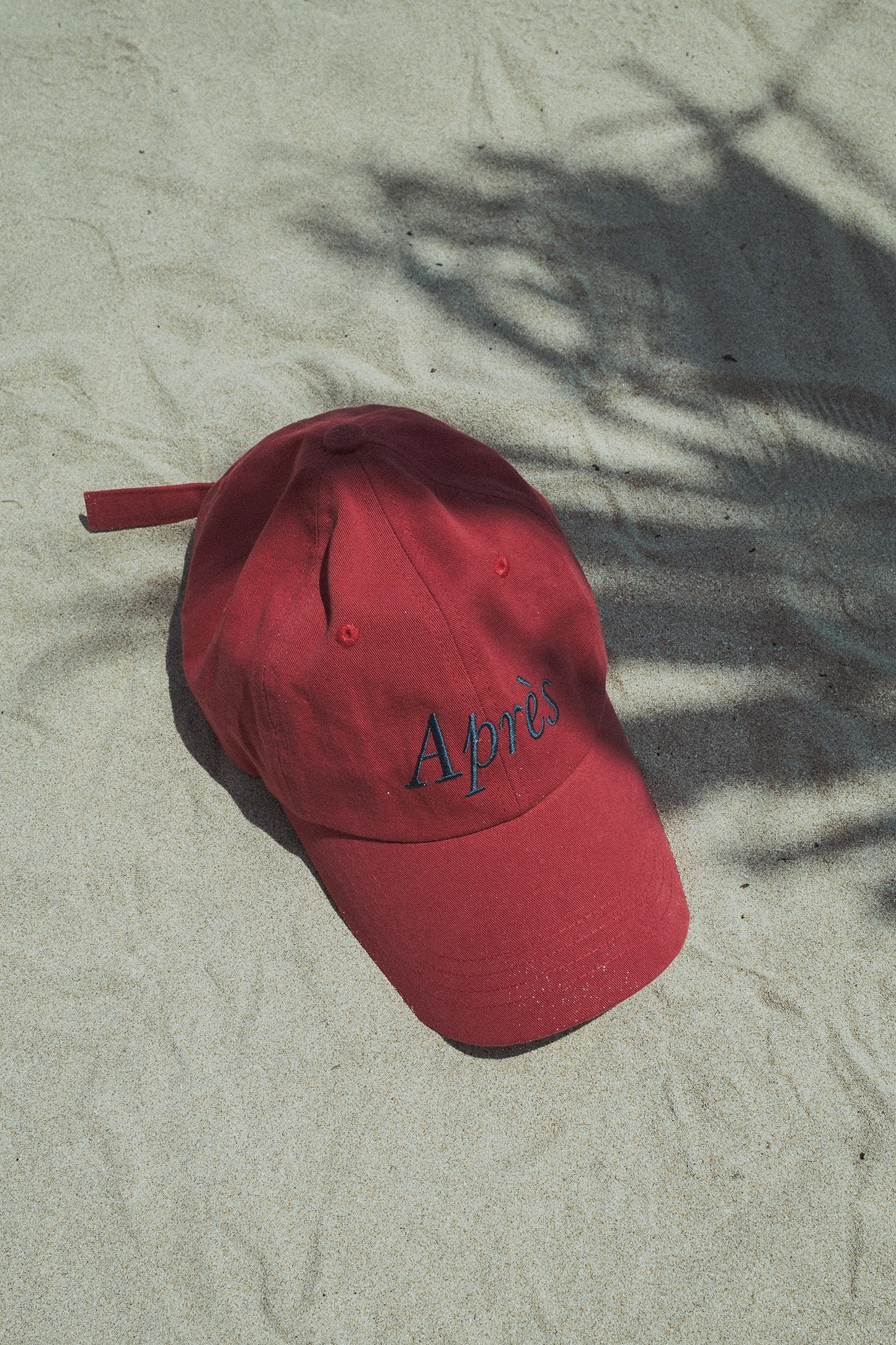 HÔTEL827 Sun Kissed baseball cap in chilli on sand.