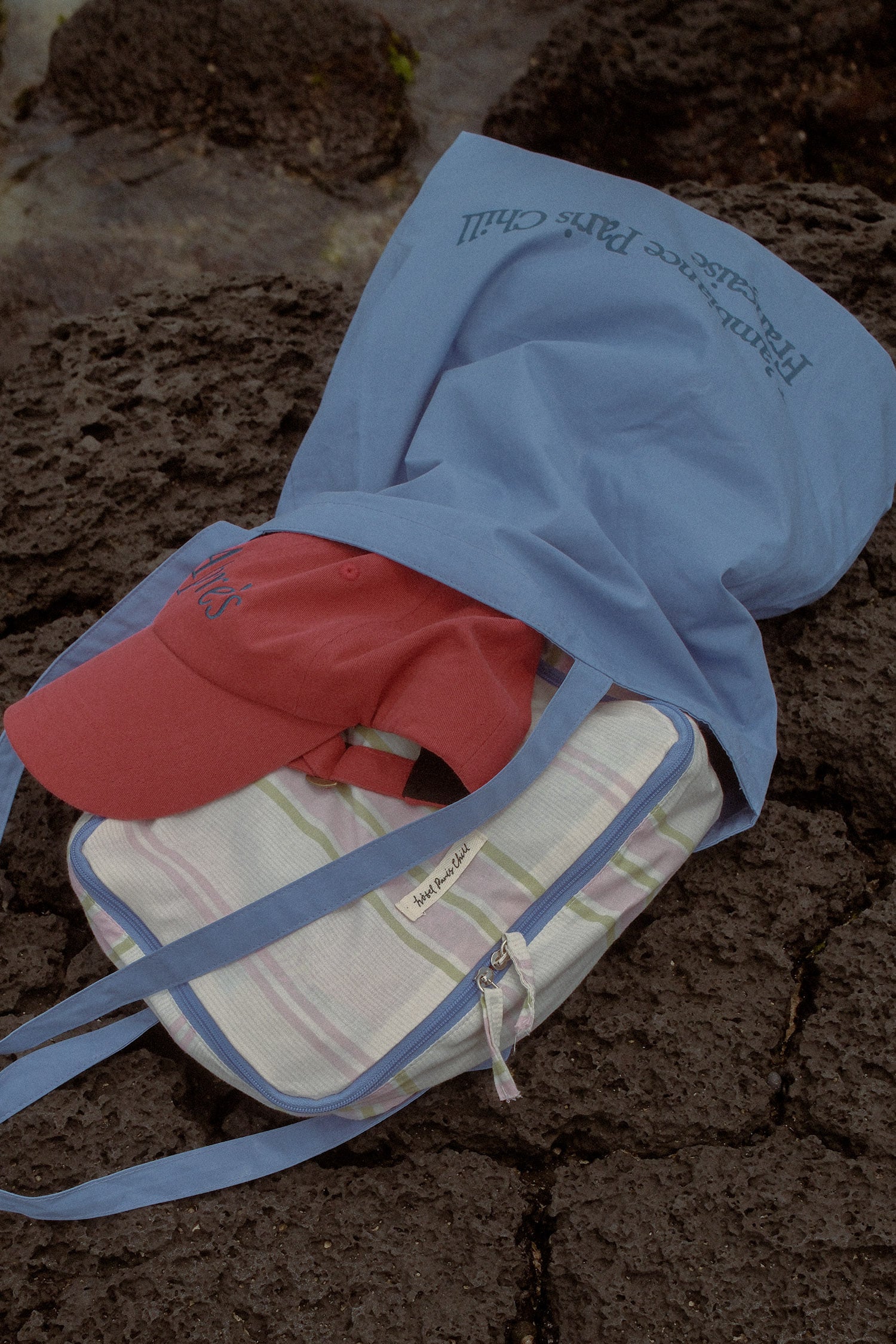 HÔTEL827 Sun Kissed baseball cap in chilli in Hotel827 blue bag.