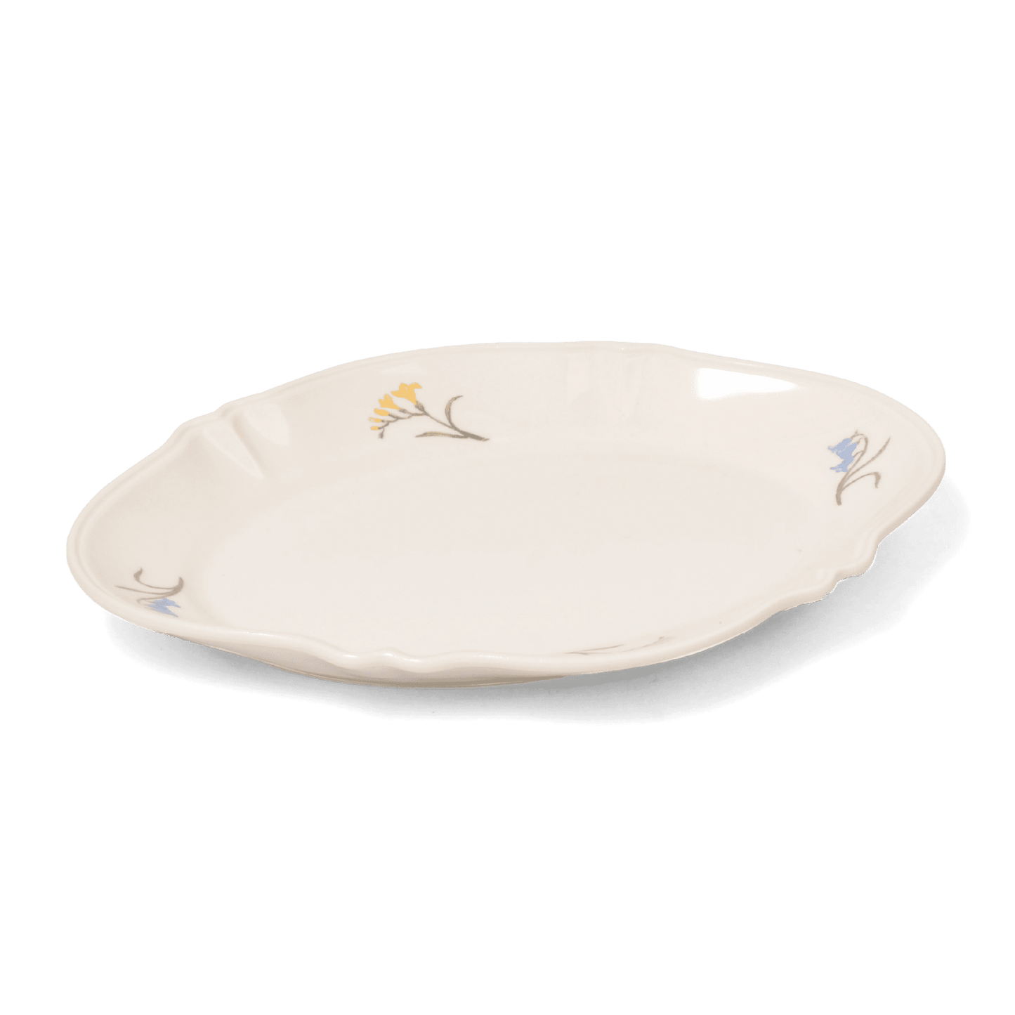 A pack shot of Studio M' Mignardises Plate from a side angle.
