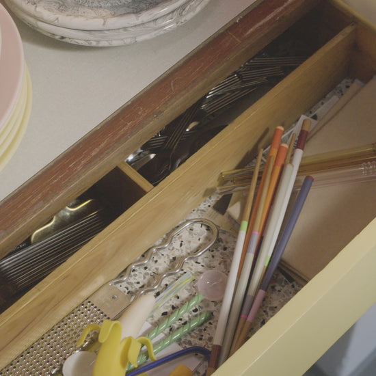 A video of the details of the Hay Colour sticks set. 