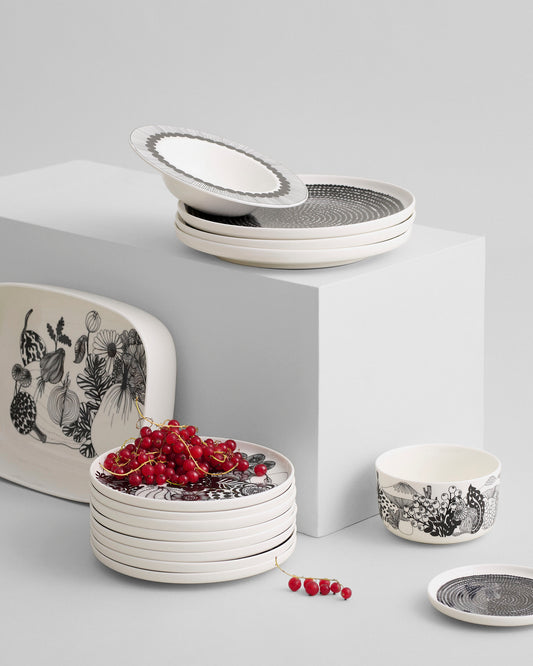 Oiva / Siirtolapuutarha Deep Plate 20cm (White, Black)